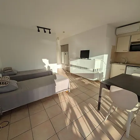 Proche Et Commerces - Climatise, Parking, Wi-fi - Fr-1-466a-12 Saint-Raphaël