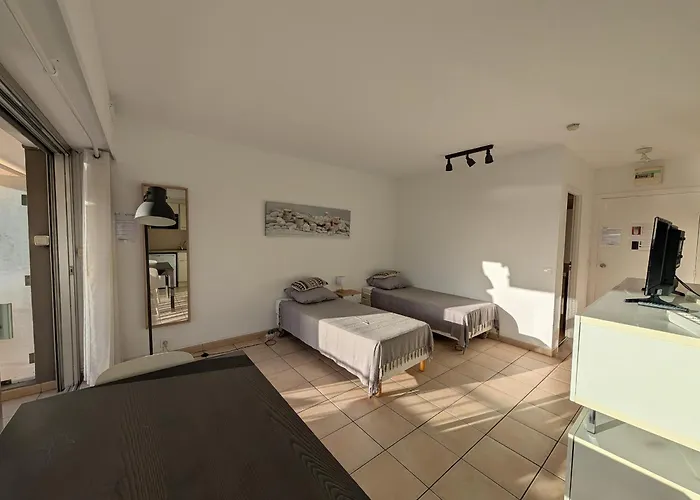 Appartement Proche Et Commerces - Climatise, Parking, Wi-fi - Fr-1-466a-12 Saint-Raphaël