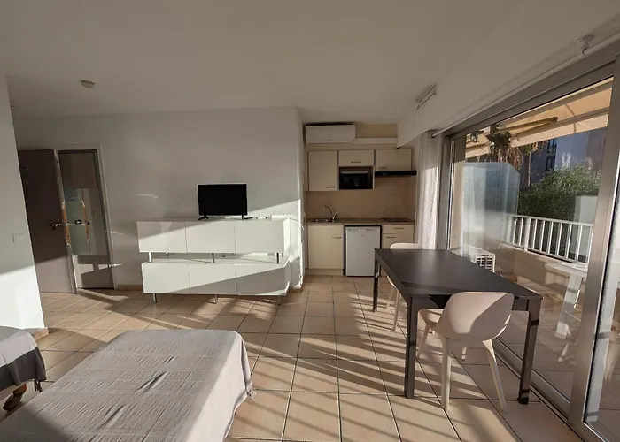 Appartement Proche Et Commerces - Climatise, Parking, Wi-fi - Fr-1-466a-12 Saint-Raphaël