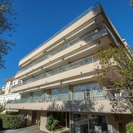 Proche Et Commerces - Climatise, Parking, Wi-fi - Fr-1-466a-12 *