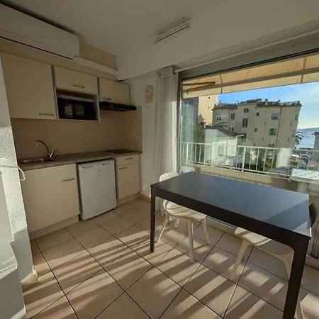 Proche Et Commerces - Climatise, Parking, Wi-fi - Fr-1-466a-12 * Saint-Raphaël