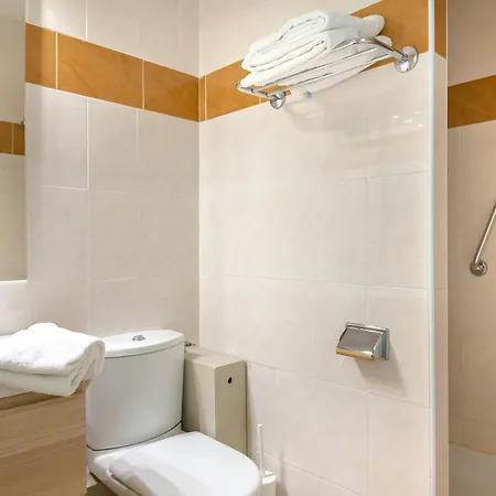 Proche Et Commerces - Climatise, Parking, Wi-fi - Fr-1-466a-12